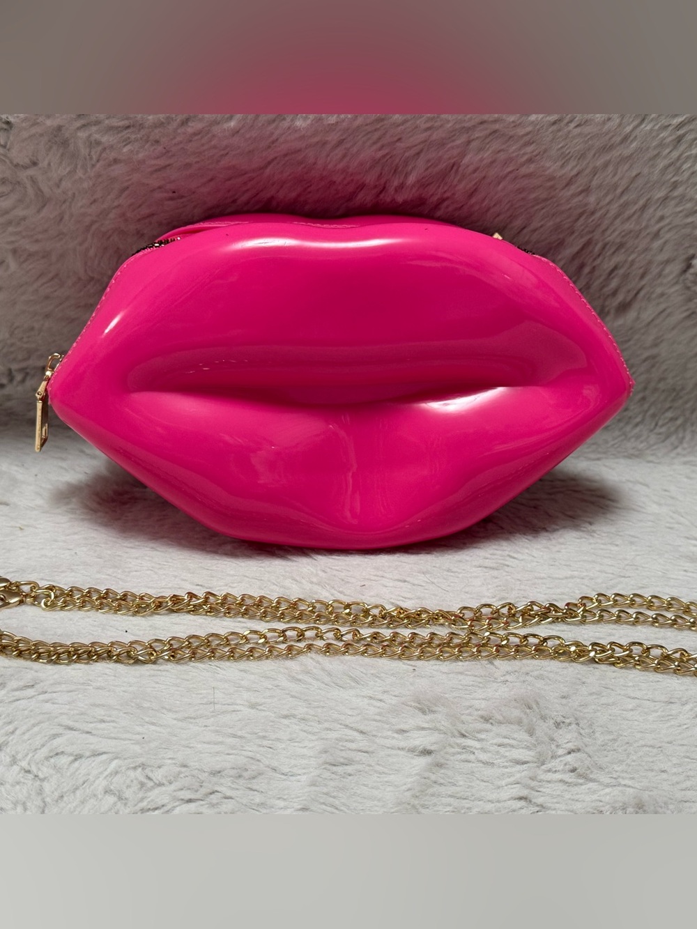 Glossy Hot Pink Lip-Shaped Crossbody Bag with Gold Chain
